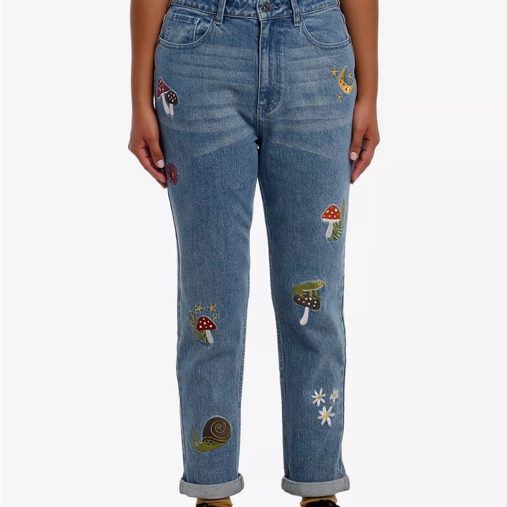 Hot topic Mushroom Snail Forest Embroidered Mom Jeans size 19